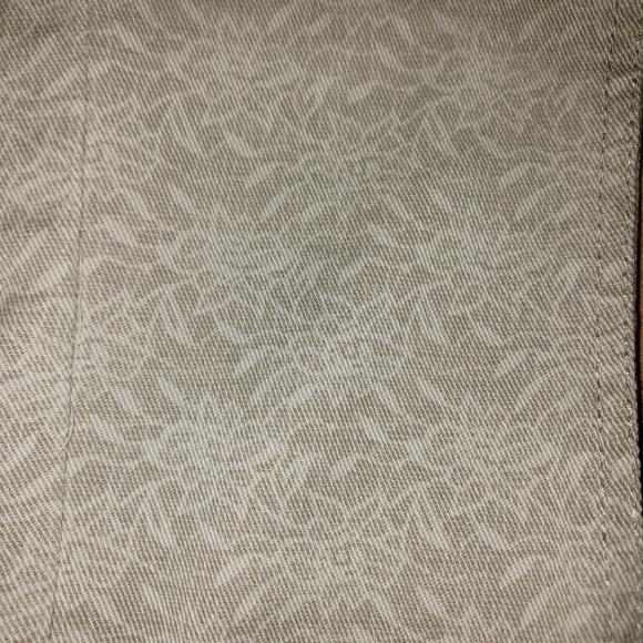 Ladie's khaki and white flowered denim jeans sz 6 - Picture 4 of 4